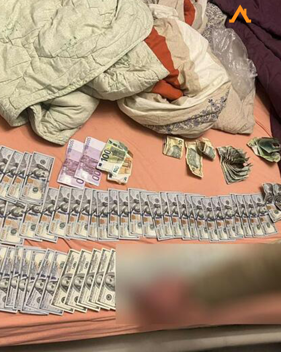 В Гродно мужчина на магазинной полке забыл барсетку с €1000 и $8000 и даже не помнил, где её оставил