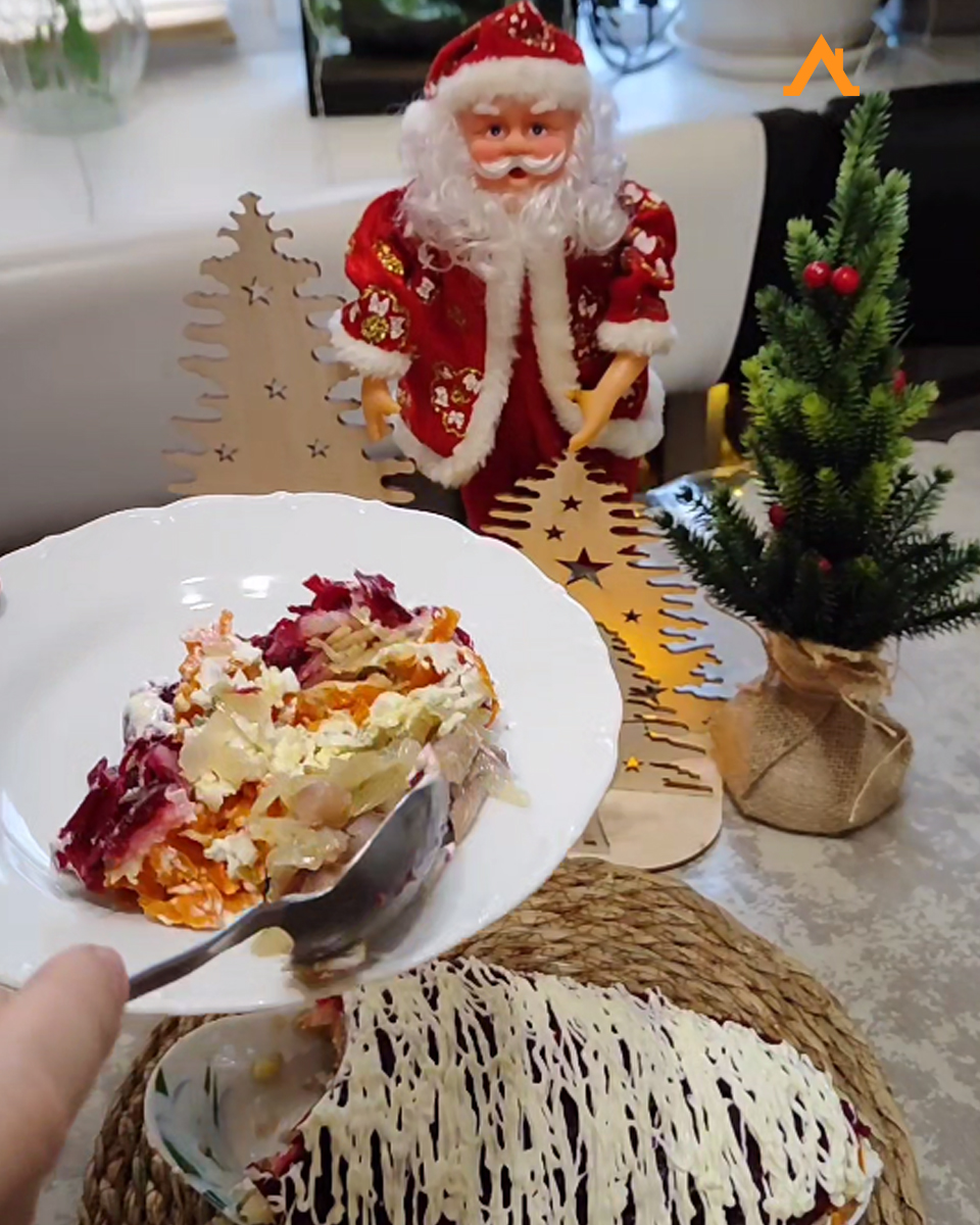 Секрет вкусной «Сельди под шубой» кроется в луке. Рецепт от фудблогерши