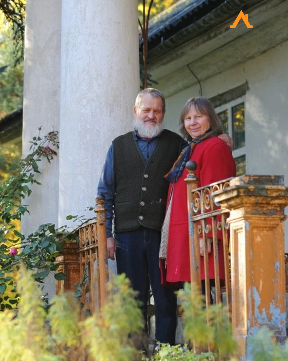 Художник и ремесленница купили за одну базовую старинную усадьбу. Что из этого вышло