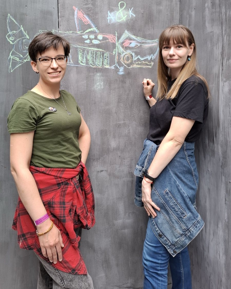 Ботаника в смоле: как дуэт профессиональных биологов превращает растения в украшения