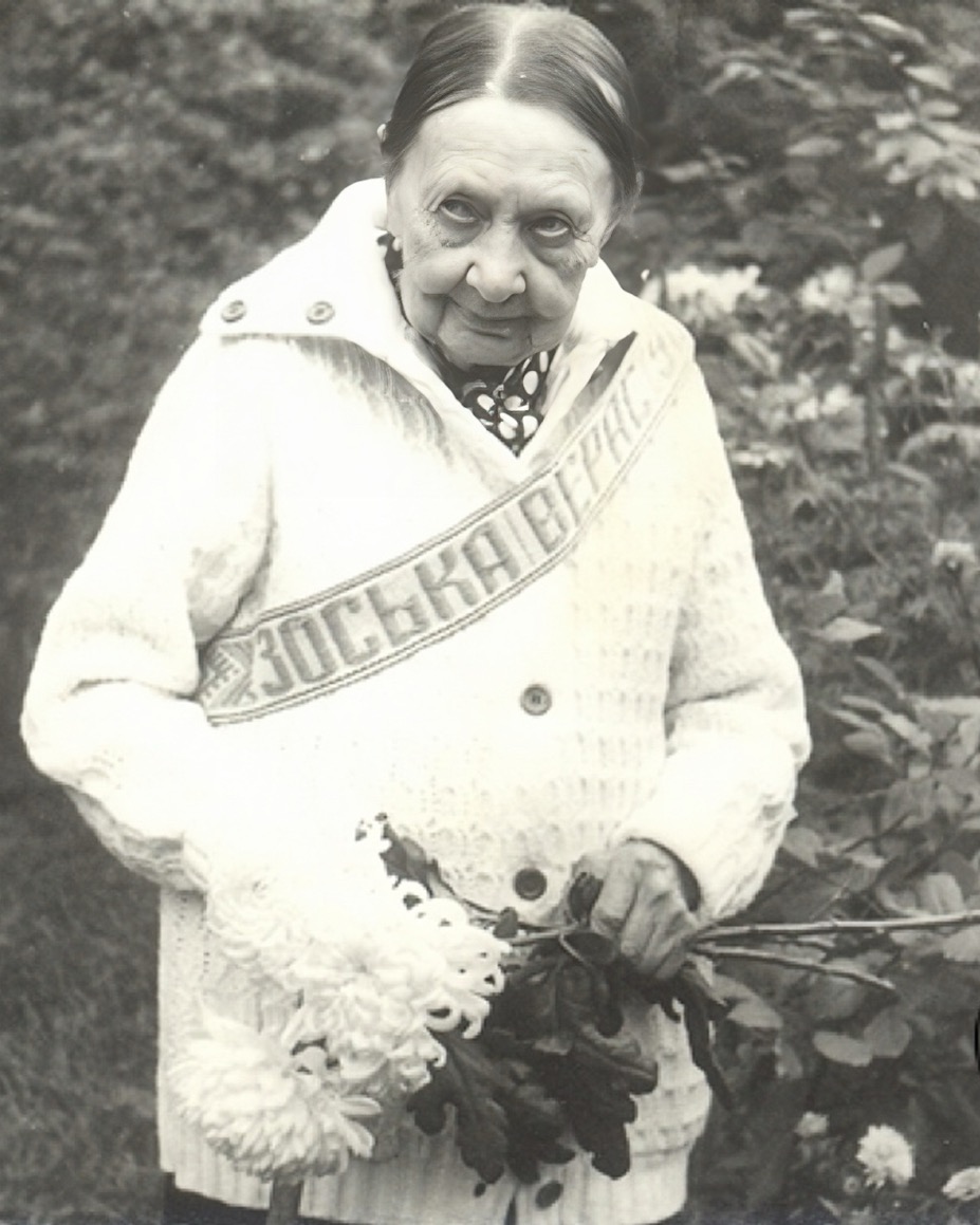 Слоўнік, пчолы і лісты. Як Зоська Верас захоўвала беларускую культуру